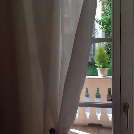 Apartment At 128 : Little Garden In The *