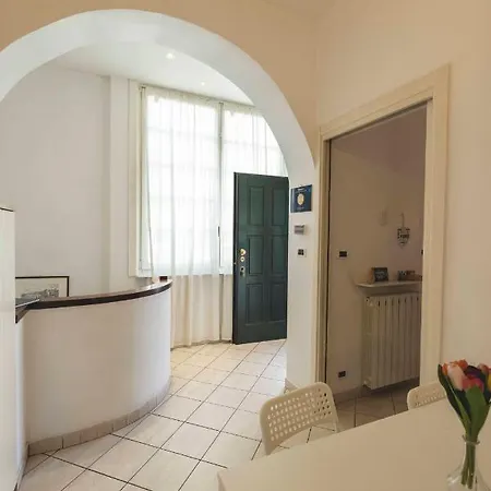 Apartment At 128 : Little Garden In The *