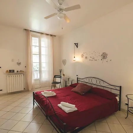 Apartamento At 128 : Little Garden In The *