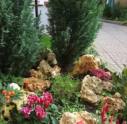 Appartement At 128 : Little Garden In The