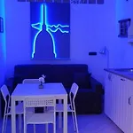 At 128 : Little Garden In The Apartamento