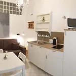 Apartamento At 128 : Little Garden In The