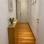 Apartamento At 128 : Little Garden In The *