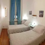 At 128 : Little Garden In The Apartamento