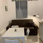 At 128 : Little Garden In The Apartamento