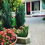 Apartamento At 128 : Little Garden In The *
