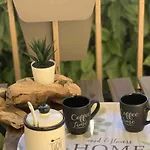 Apartamento At 128 : Little Garden In The
