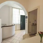 Apartamento At 128 : Little Garden In The *