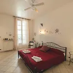 Apartamento At 128 : Little Garden In The *